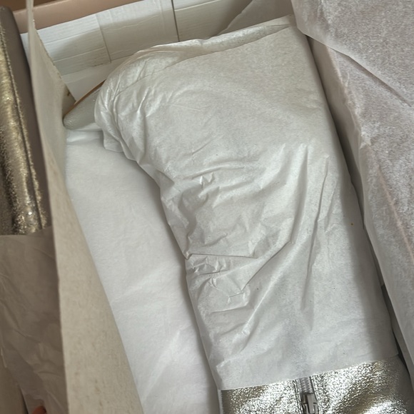 NIB Silver Knee High Boots 6 - Picture 11 of 16